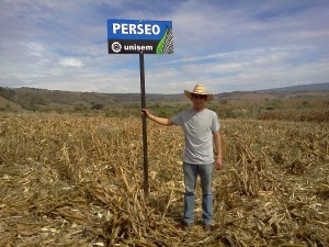 Carlos Medina Jr.  en Padem Ahualulco de mercado